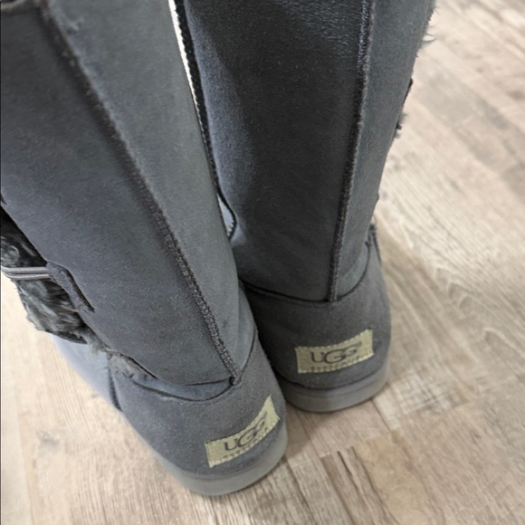 UGG Gray Winter Boots with Button Detail - Picture 4 of 6
